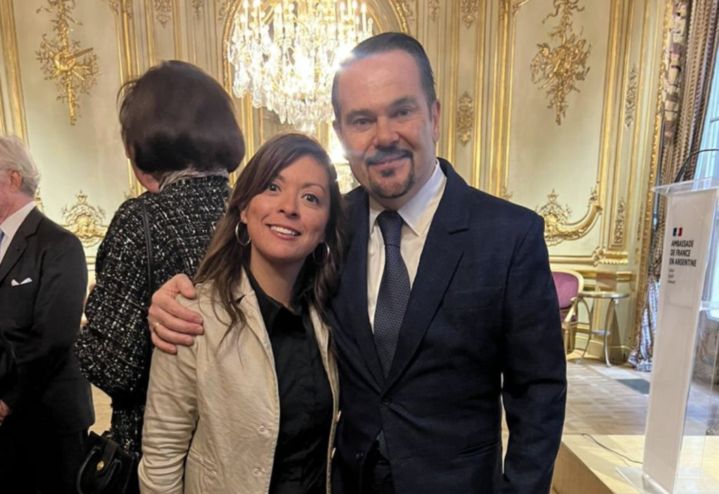 Abofem- Melisa Garcia - junto al embajador de Francia en la República Argentina Romain Nadal